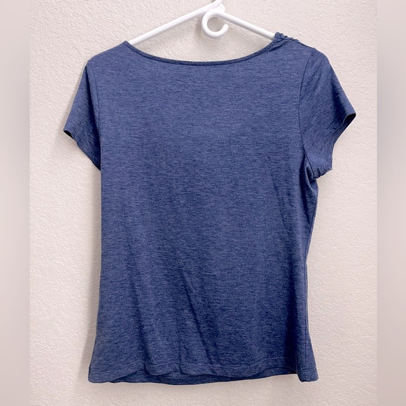 Title Nine Breeze Short Sleeve Draped Neck T-Shirt Tee in Blue M Gorpcore Hiking - Picture 3 of 5